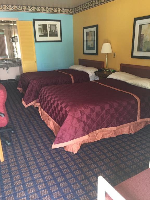 Norwalk Inn Екстер'єр фото